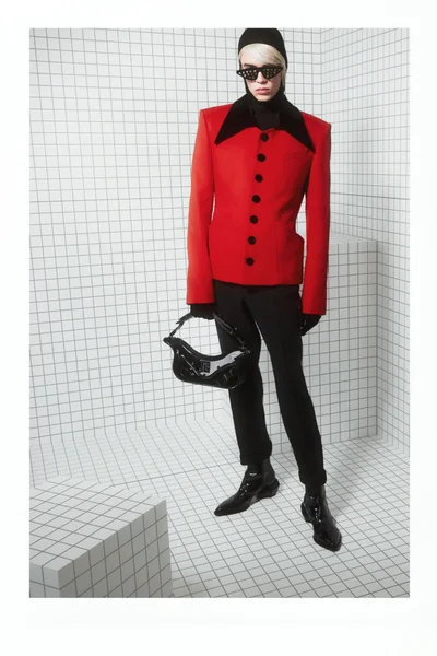 Look 16